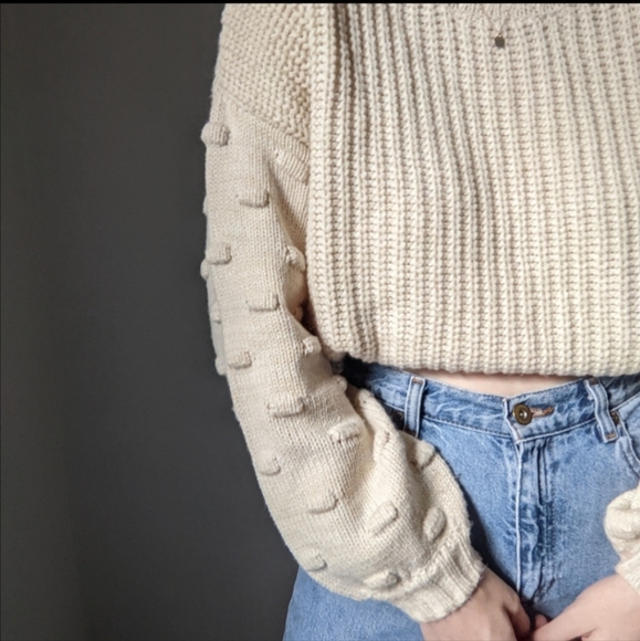 Moon and Madison Cream Knit Bauble Sleeve Cropped Sweater Womens Large L Neutral - Picture 6 of 13